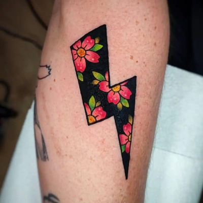 tatuaje de flores de colores